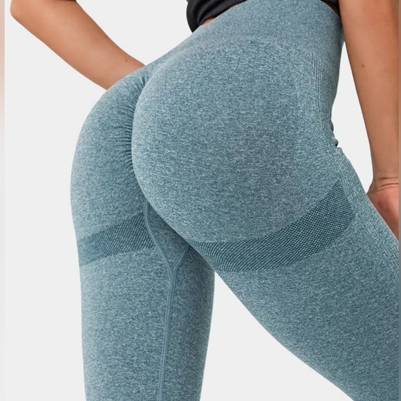 Halara Butt-Lifting Seamless Leggings - Picture 2 of 5